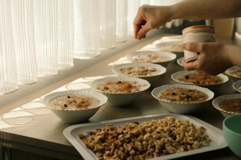 Does Eating Oatmeal Really Make More Milk? We Looked at the Science So You Don't Have To
